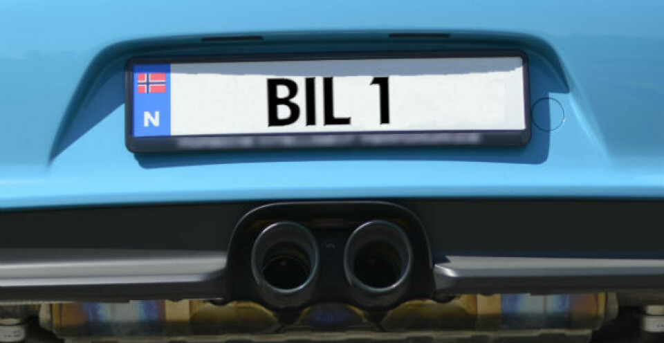 9000 kroner for personlige bilskilt