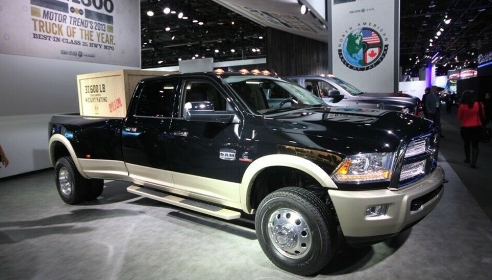 North American International Auto Show - 2013En ting er at du kan trekke en henger på 13 tonn, men i tillegg kan du laste 4 tonn på lasteplanet også.$Foto: Stein Pettersen North American International Auto Show - 2013En ting er at du kan trekke en henger på 13 tonn, men i tillegg kan du laste 4 tonn på lasteplanet også.$Foto: Stein Pettersen