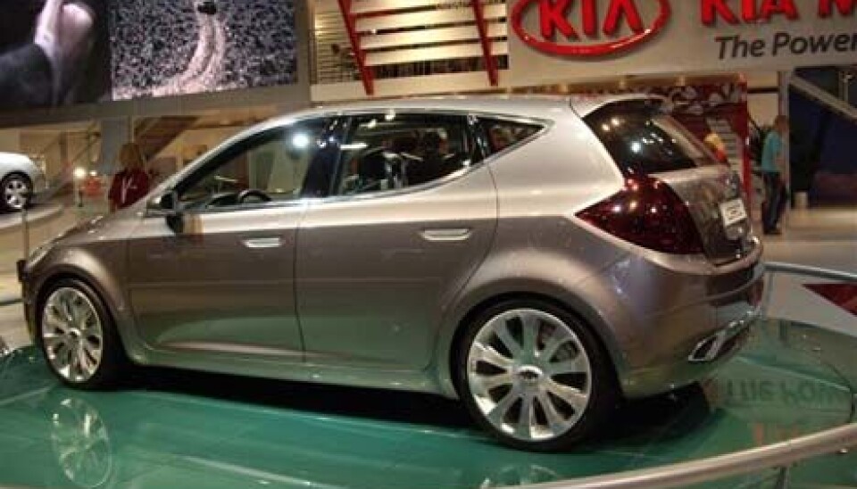 Kia EDED-konseptet het cee'd - og dukket opp på London-utstillingen samme dag som Kia fortalte om den nye modellen.$