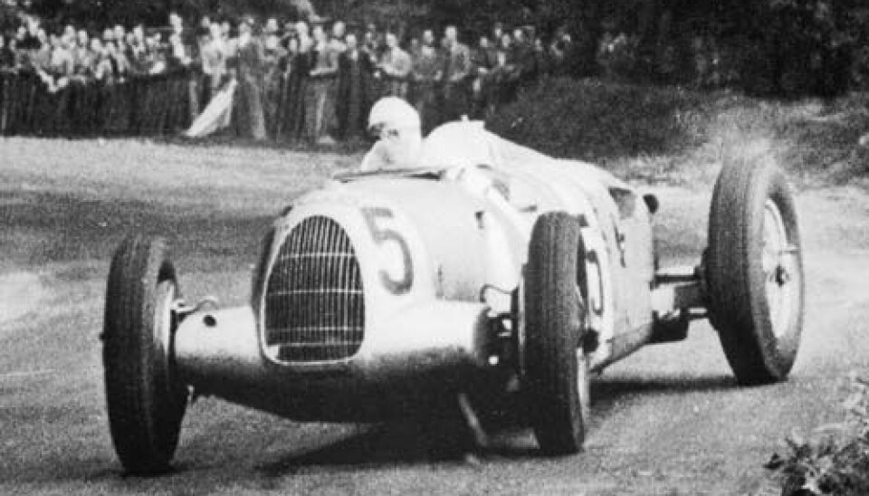 Bernd Rosemeyer vinner 1937 Grand Prix Donington Park(Storbritannia) i en Auto Union 16-sylinder Type C