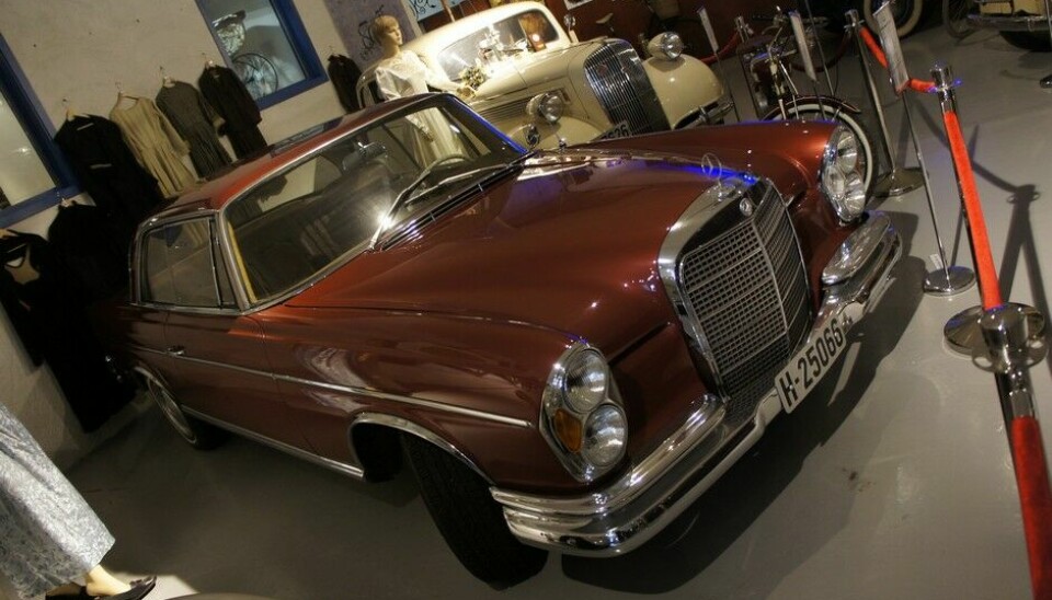 Z MuseumDenne har en spesiell historie. En Mercedes 250 SE Coupé fra 1966 som familien Thronsen har eid siden 1969. For noen år siden ble den sendt til fabrikken for full mekanisk overhaling, men interiøret ble ikke rørt. Siden han den(Foto: Jon Winding-Sørensen)
