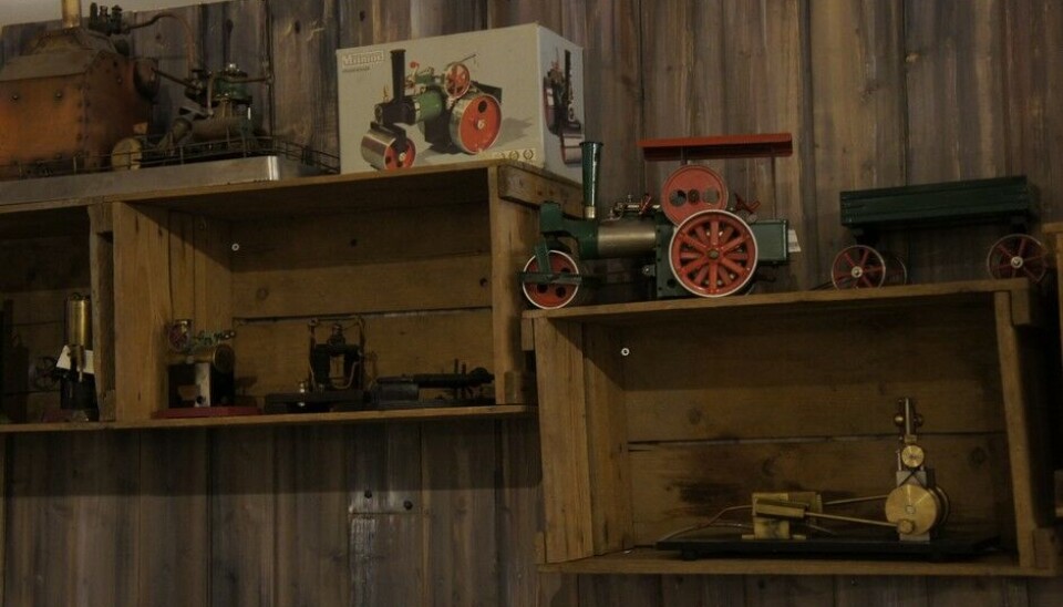 Z MuseumDet er viktig å løfte blikket. Du vet aldri hva du får øye på. Kanskje glimt av den store sykkelsamlingen til Rustne Eikers Einar Bowitz (Foto: Jon Winding-Sørensen) Z MuseumDet er viktig å løfte blikket. Du vet aldri hva du får øye på. Kanskje glimt av den store sykkelsamlingen til Rustne Eikers Einar Bowitz (Foto: Jon Winding-Sørensen)