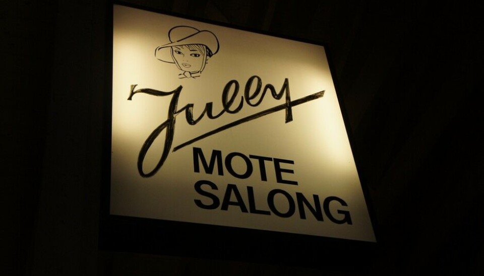 Z MuseumDet hører historier til alt. Her fra Jullys Mode Forretning som søstrene Isaksen startet i Porsgrunn i 1928. I 1997 måtte den legges ned. I 2016 har den gjenoppstått i Treungen. (Foto: Jon Winding-Sørensen) Z MuseumDet hører historier til alt. Her fra Jullys Mode Forretning som søstrene Isaksen startet i Porsgrunn i 1928. I 1997 måtte den legges ned. I 2016 har den gjenoppstått i Treungen. (Foto: Jon Winding-Sørensen)