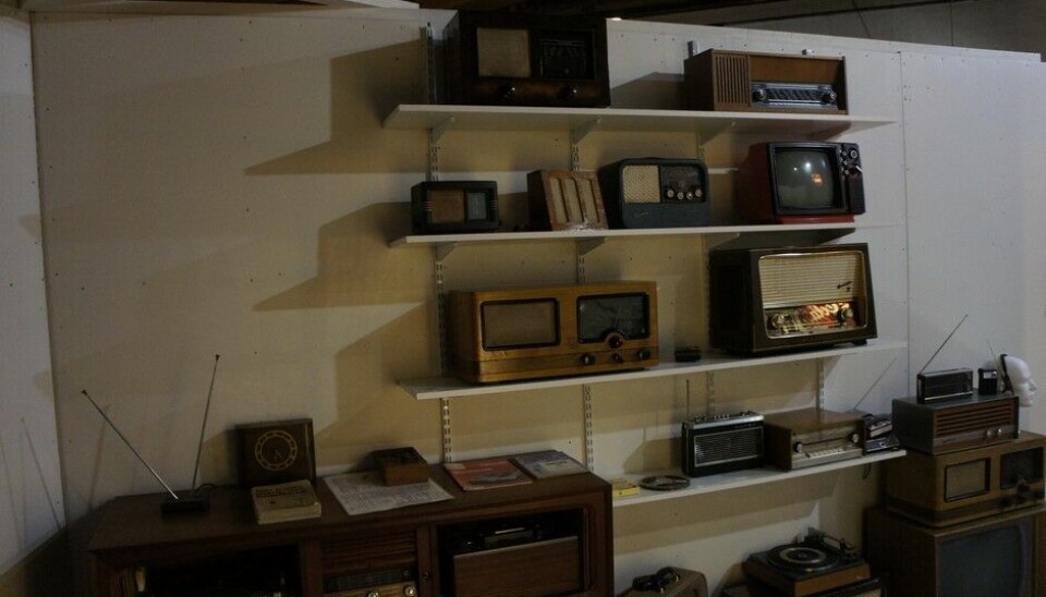 Z MuseumDet slår aldri feil, noen har alltid hatt et slikt radioapparat da de var små. (Foto: Jon Winding-Sørensen) Z MuseumDet slår aldri feil, noen har alltid hatt et slikt radioapparat da de var små. (Foto: Jon Winding-Sørensen)