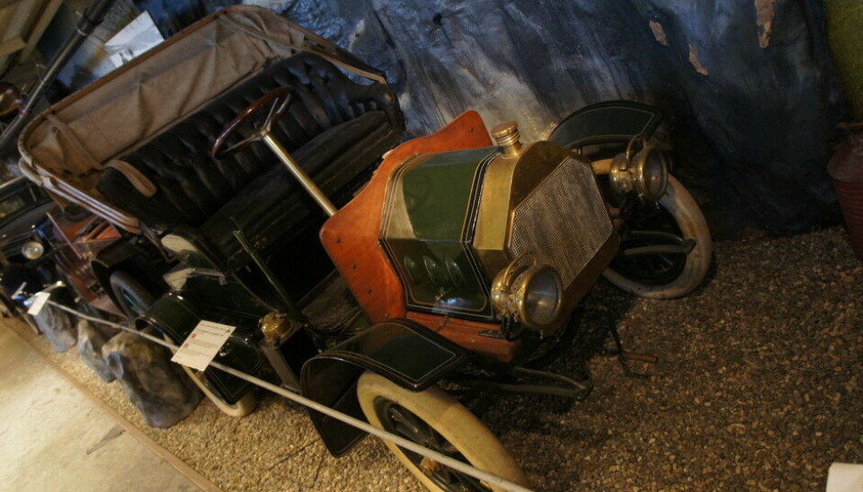 Norsk Kjøretøyhistorisk MuseumDenne nydelige veteranen kom fra noe som opererte under det pompøse navnet Norsk Automobil- og Vognfabrikk. Den varte fra 1908 til 1909 og bygde kanskje 10 biler. Dette er byggenummer 3.