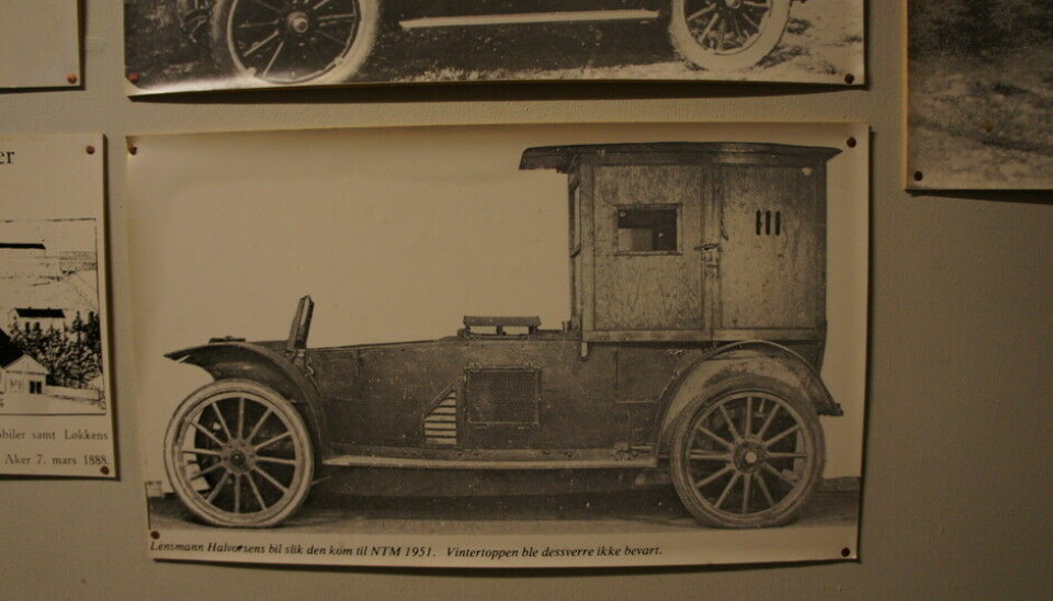 Norsk Kjøretøyhistorisk MuseumEt foto på veggen viser en Bjering med egenbygget'vintertopp» som'dessverre ikke ble bevart etter at bilen kom til Norsk Teknisk Museum».