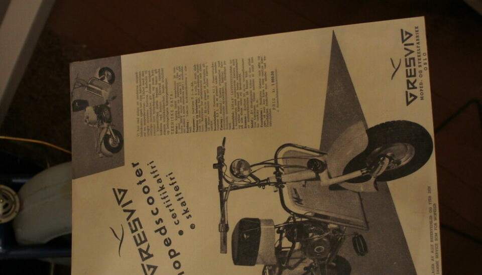 Norsk Kjøretøyhistorisk MuseumGresvik, kjent sportsbutikk- (og sykkelprodusent-) navn kom med en slik smekker (?) mopedscooter i 1957 etter at de hadde holdt på med vanlige mopeder den stund. 1980 kroner kostet den.