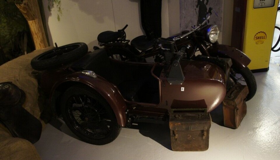 Z MuseumEt par skikkelige slitere, på to og tre hjul, i nydelig oily rag-tilstand finnes også på slutten av krigen-avdelingen. Harleyen ble forresten brukt i Bør Børson-filmen. (Foto: Jon Winding-Sørensen) Z MuseumEt par skikkelige slitere, på to og tre hjul, i nydelig oily rag-tilstand finnes også på slutten av krigen-avdelingen. Harleyen ble forresten brukt i Bør Børson-filmen. (Foto: Jon Winding-Sørensen)