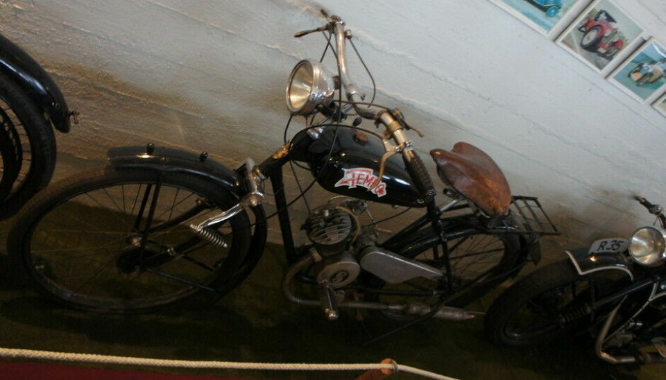 Norsk Kjøretøyhistorisk MuseumEn Tempo fra 1935 er blant de aller eldste. Ikke før i 1931 utvidet Øglænd-fabrikken sin DBS-sykkelproduksjon med Tempo motorsykler. Denne er på 98 kubikk.