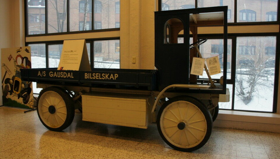 Norsk Kjøretøyhistorisk MuseumEn gjenoppbygd, nesten'som-ny» Walker elektrisk lastebil med lokalbygget karosseri og plan, slik den ble brukt av Gausdal Bilselskap fra 1919.
