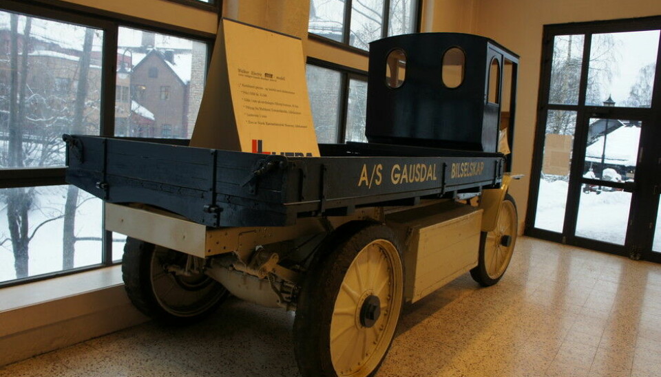 Norsk Kjøretøyhistorisk MuseumEn gjenoppbygd, nesten'som-ny» Walker elektrisk lastebil med lokalbygget karosseri og plan, slik den ble brukt av Gausdal Bilselskap fra 1919.