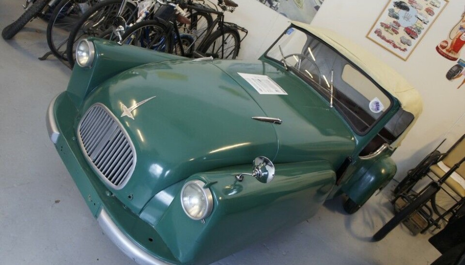 Z MuseumVed siden av Buicken titter det frem noe frekt og grønt. Ante ikke at det fantes slike også i Norge. En Bond Minicar fra 1955. 200 ccm og 325 kg, så den er registrert som motorsykkel. (Foto: Jon Winding-Sørensen) Z MuseumVed siden av Buicken titter det frem noe frekt og grønt. Ante ikke at det fantes slike også i Norge. En Bond Minicar fra 1955. 200 ccm og 325 kg, så den er registrert som motorsykkel. (Foto: Jon Winding-Sørensen)
