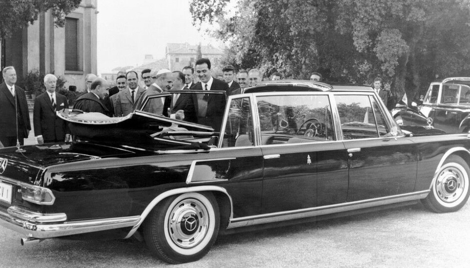 Klassisk PullmanOverlevering av ny pavebil i 1965