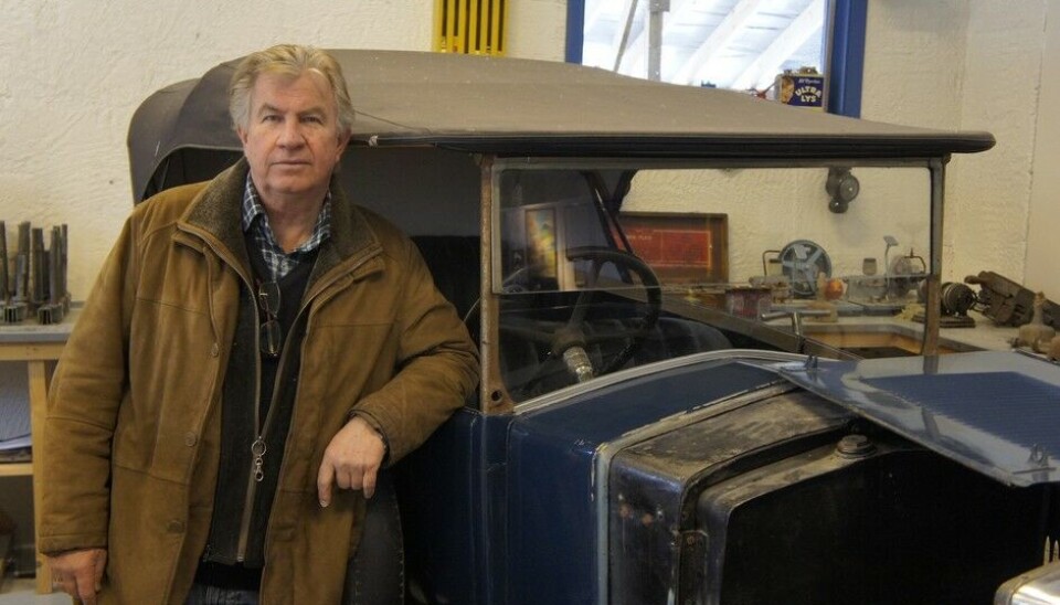 Z MuseumSjefen selv, og alt-mulig-mann, Johan Ziener Thronsen, lover en flaske champis til hver tusende besøkende. (Foto: Jon Winding-Sørensen) Z MuseumSjefen selv, og alt-mulig-mann, Johan Ziener Thronsen, lover en flaske champis til hver tusende besøkende. (Foto: Jon Winding-Sørensen)
