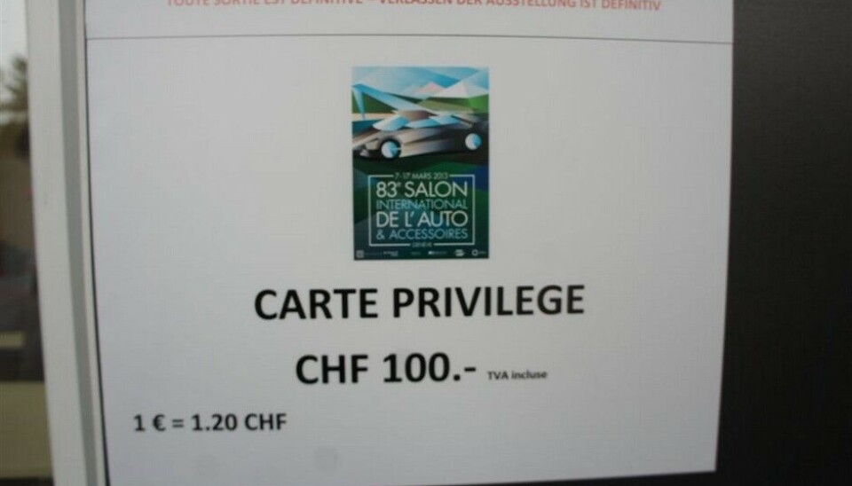 Skjevt blikk på GenèveDette er måten de priviligerte kan komme seg inn på pressedagene. Tror du disse folka gjør det lett å jobbe? Har de betalt 500 spenn, skal de jommen ha noe igjen for det også. Som ved å stå foran alle linsene for eksempel. Skjevt blikk på GenèveDette er måten de priviligerte kan komme seg inn på pressedagene. Tror du disse folka gjør det lett å jobbe? Har de betalt 500 spenn, skal de jommen ha noe igjen for det også. Som ved å stå foran alle linsene for eksempel.
