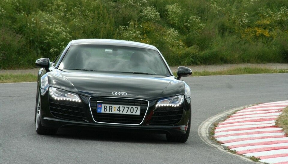 Audi R8Generasjon 1