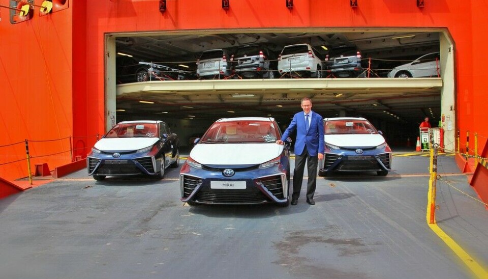 Toyota Mirai til EuropaKarl Schlicht, konserndirektør for Toyota Motor Europe med Mirai