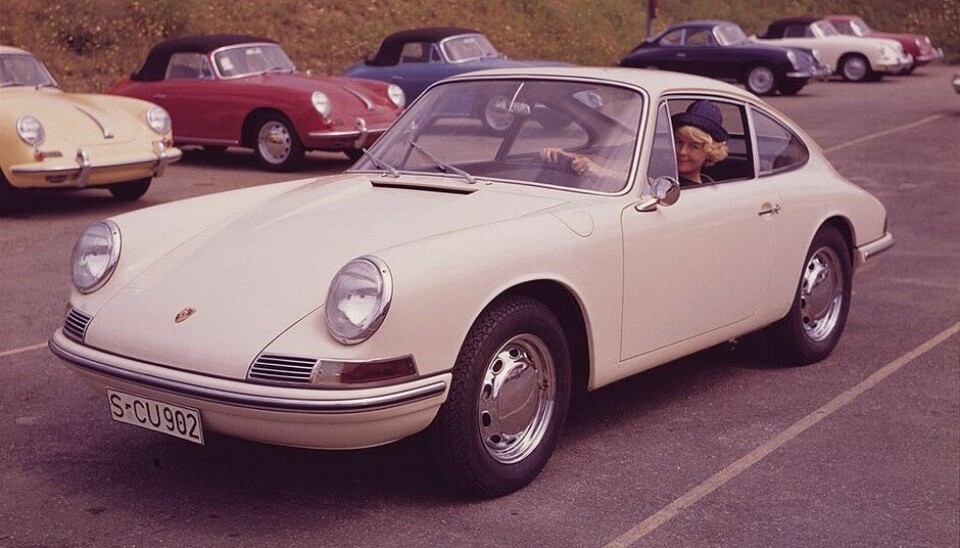 Porsche 911 (generasjon 1)Da 911-produksjonen ble startet i 1964, fortsatte 356-produksjonen i en overgangsperiode