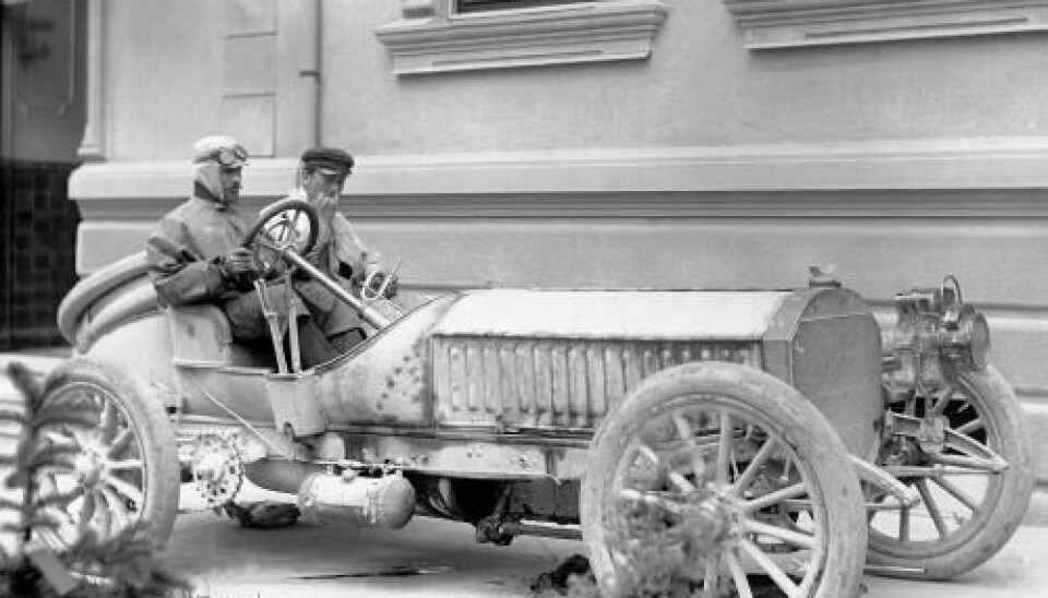 Karl bak rattet i Mercedes racerbil (1906)