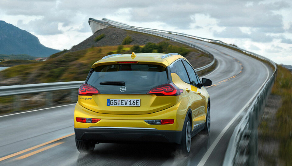 Opel Ampera-e fotografert på Atlanterhavsveien. Elbilen kommer til Norge i løpet av våren.