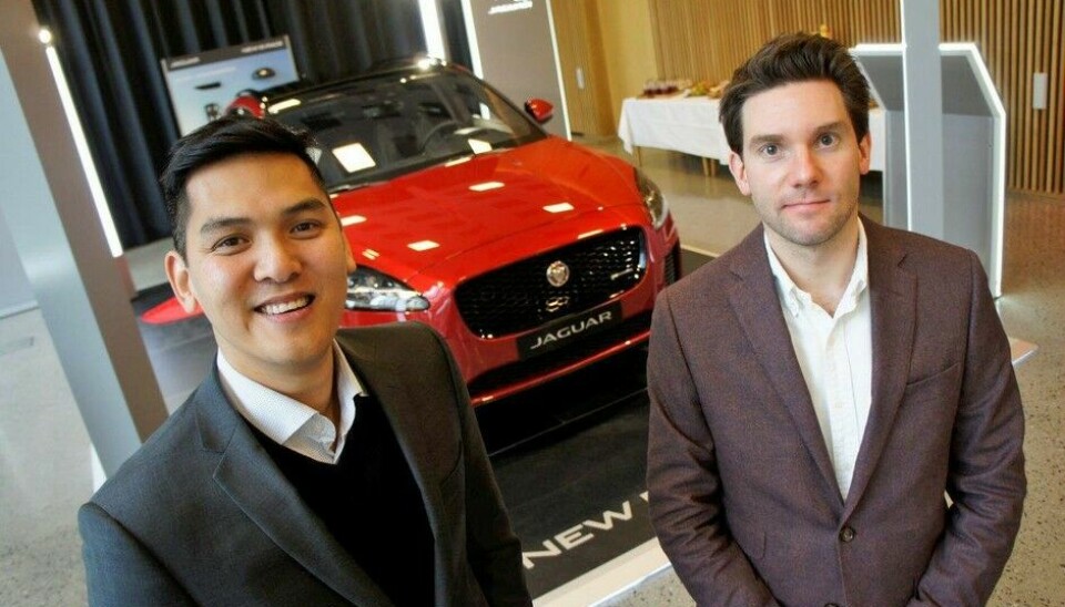 Norgespremiere for Jaguar & Land RoverMarketingsjef An V. Ho, til venstre, og Salgssjef Jacob  Moer Aanonsen - Foto: Jon Winding-Sørensen