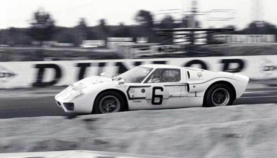 Guy Ligier & Jo Schlesser i Ford Mk IIB pÃ¥ Le Mans 1967