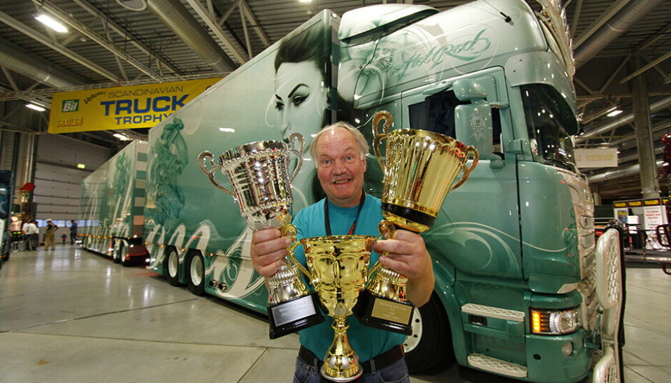 Svenske Berthon Jönsson har vunnet Scandinavian Truck Trophy to år på rad, og i år stiller han for å forsvare tittelen med sitt imponerende vogntog.