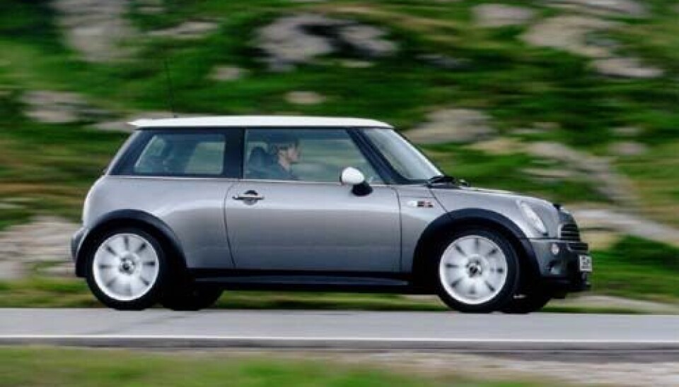 Mini Cooper S- Cooper S side- Cooper S side