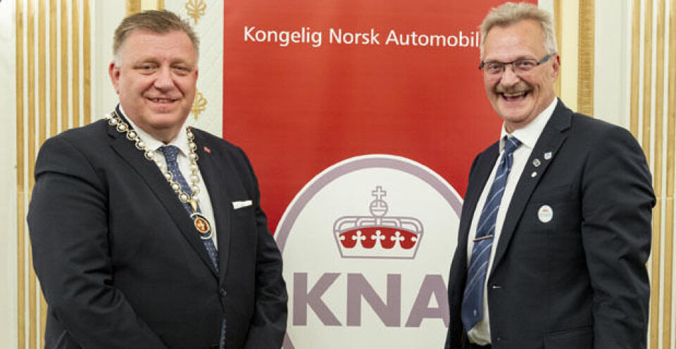 Geir A. Mo (t.v.) overtok i går som President i KNA etter Finn Eirik Eilertsen.