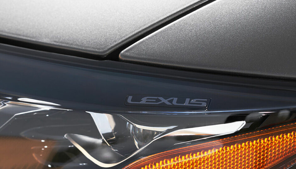 Lexus LS 500h.