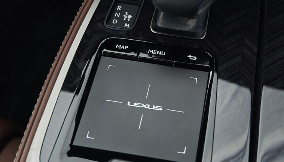 Lexus LS 500h.