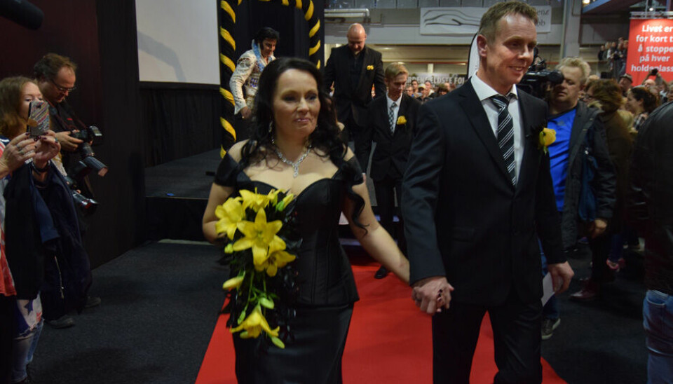 Møttes på Oslo Motor Show, giftet seg der i dag.