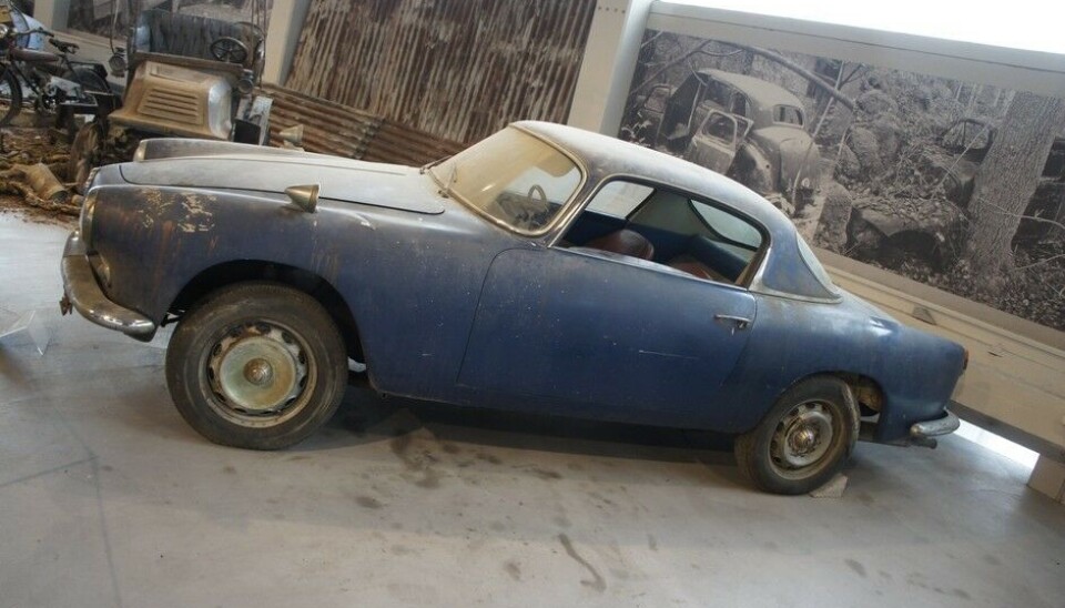 Pantheon1900 CSS heter denne Alfa Romeoen. Den er fra 1957, med karosseri fra Touring. Pantheon1900 CSS heter denne Alfa Romeoen. Den er fra 1957, med karosseri fra Touring.