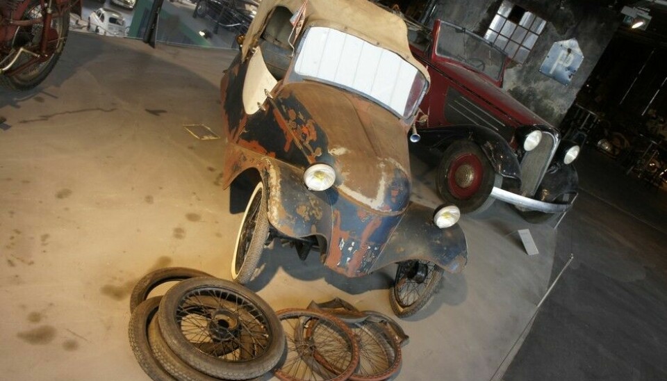 PantheonRestene av en fransk sykkelbil fra 1949. Mochet het den, ensylindret 175 ccm motor.