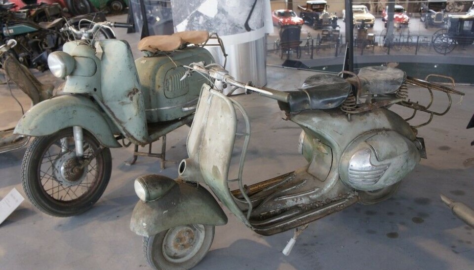 PantheonHer er vi inne på sånne som DU kan finne på låven. Begge er fra 1950, en Vespa og en Sachs scooter. Begge er også reddet fra den samme kirkegården. PantheonHer er vi inne på sånne som DU kan finne på låven. Begge er fra 1950, en Vespa og en Sachs scooter. Begge er også reddet fra den samme kirkegården.