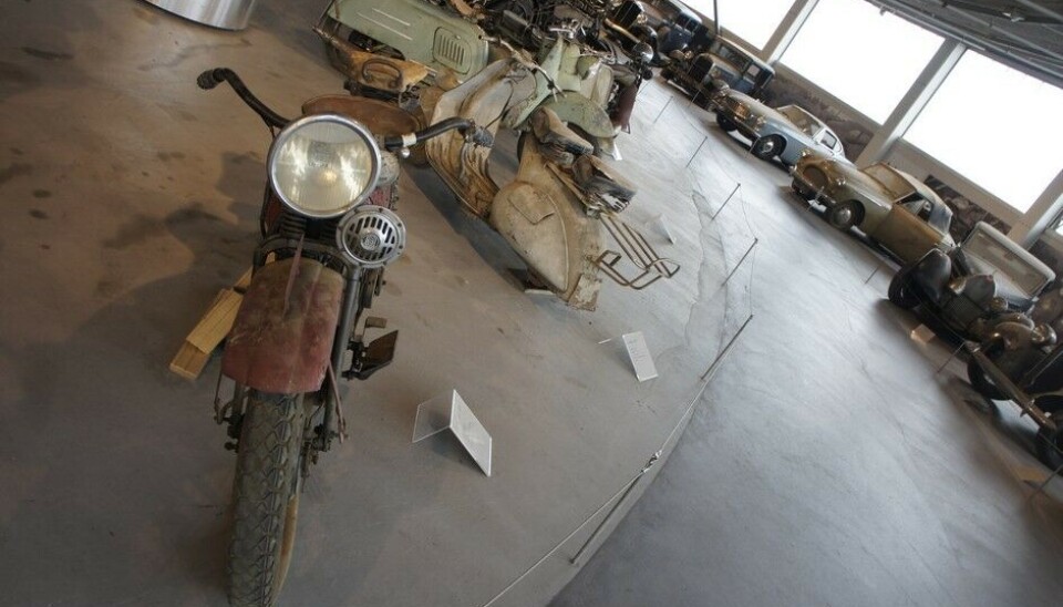PantheonOgså fra den samme kirkegården, en 750 Harley FHD fra 1929 PantheonOgså fra den samme kirkegården, en 750 Harley FHD fra 1929