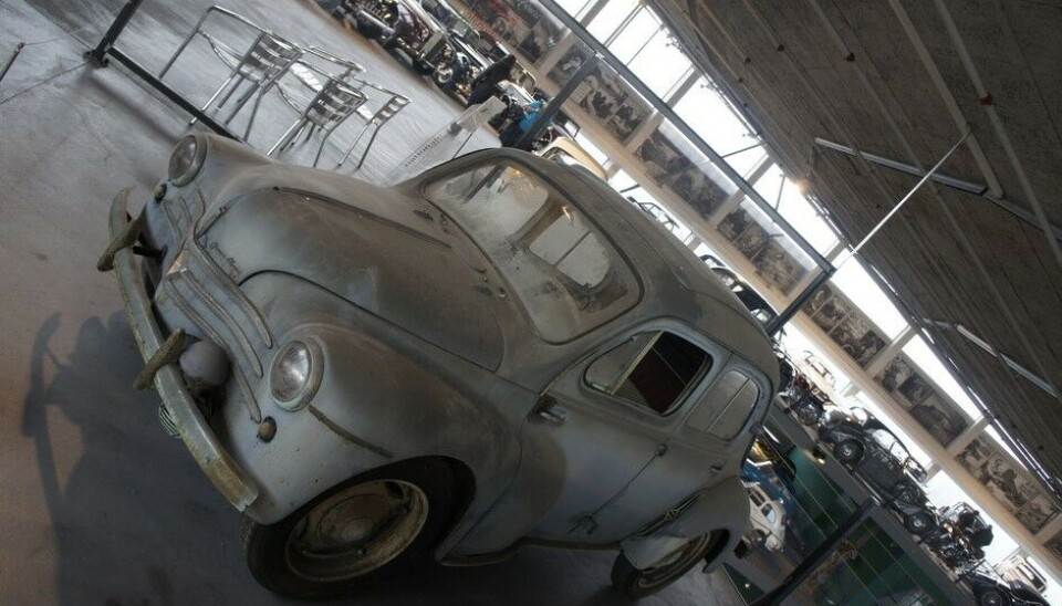 PantheonSjeldnere enn du tror. En Renault 4 CV fra 1955, men i den spesielle Champs Elysées versjonen. PantheonSjeldnere enn du tror. En Renault 4 CV fra 1955, men i den spesielle Champs Elysées versjonen.