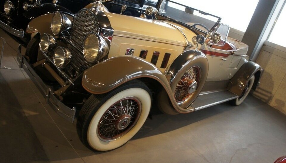PantheonEn Packard sto parkert blant kundebilene PantheonEn Packard sto parkert blant kundebilene